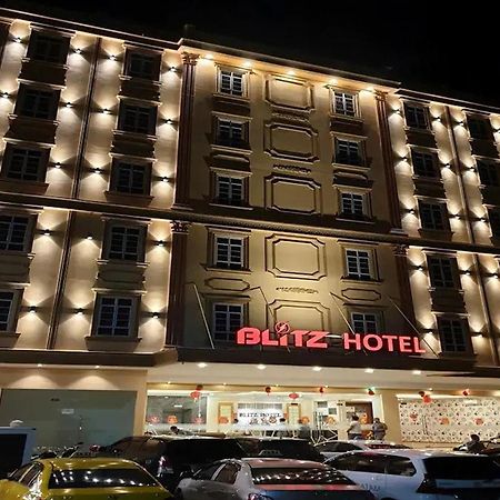 Blitz Hotel Batam Near Sultan Mahmud Ri'Ayat Shah Sekupang Exterior foto