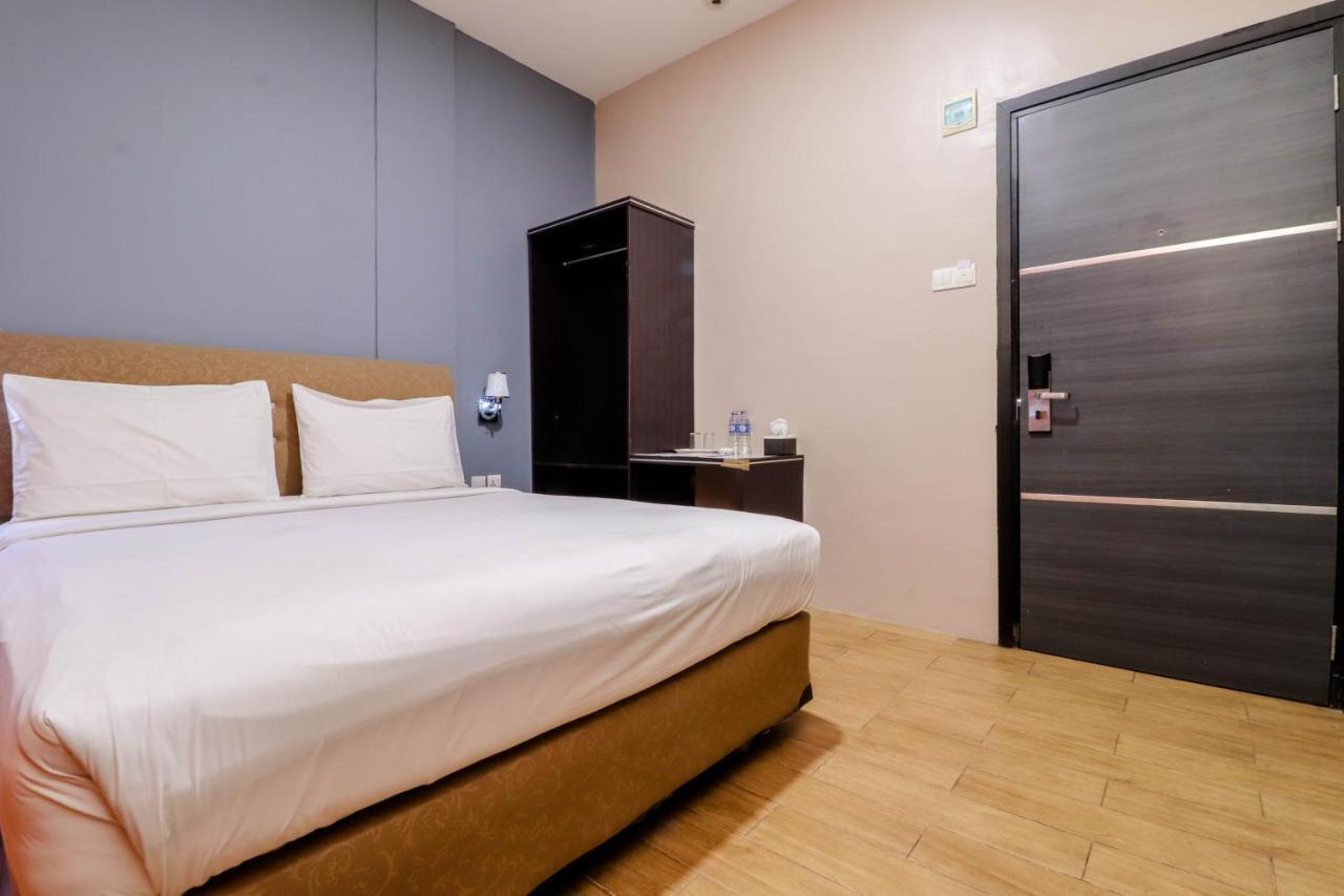Blitz Hotel Batam Near Sultan Mahmud Ri'Ayat Shah Sekupang Exterior foto