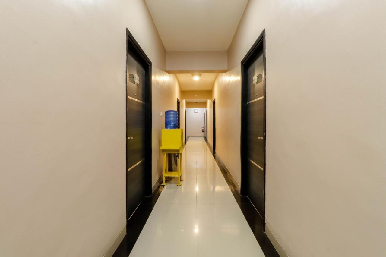 Blitz Hotel Batam Near Sultan Mahmud Ri'Ayat Shah Sekupang Exterior foto