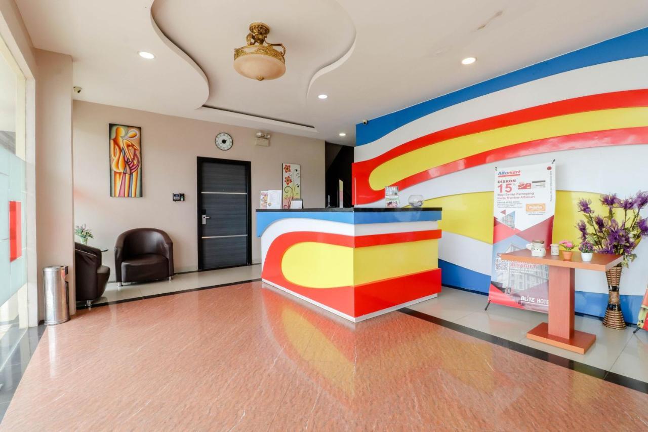 Blitz Hotel Batam Near Sultan Mahmud Ri'Ayat Shah Sekupang Exterior foto