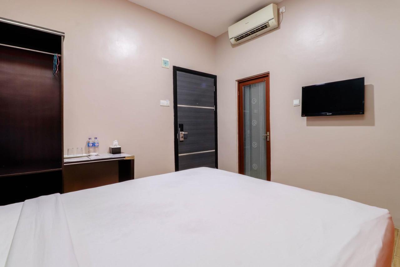 Blitz Hotel Batam Near Sultan Mahmud Ri'Ayat Shah Sekupang Exterior foto