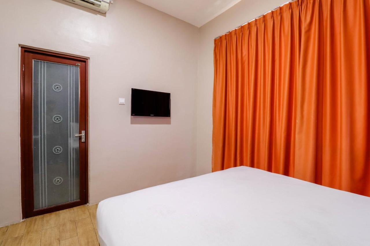 Blitz Hotel Batam Near Sultan Mahmud Ri'Ayat Shah Sekupang Exterior foto